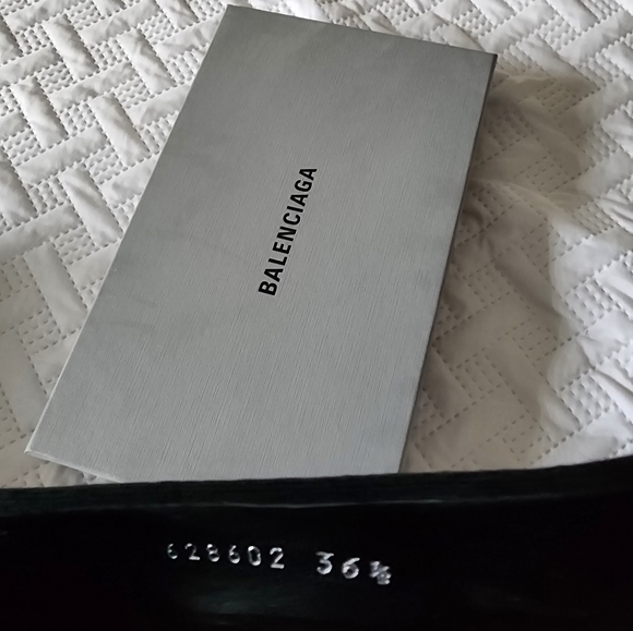 BNIB 36.5 Balenciaga Velvet Pumps - Picture 7 of 7
